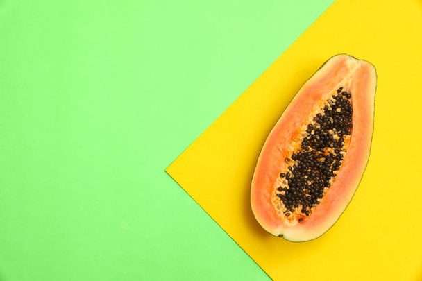 Fresh juicy halved papaya on color background, top view. Space for text - Foto, Bild