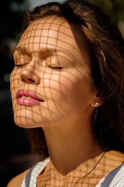 Close-up portrait of beautiful female - Fotografie, Obrázek