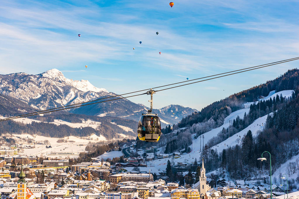 シュラートミンク上のバルーン - シュラートミンク・ダッハシュタイン地域のスキーの中心地、スティリア、オーストリア、ヨーロッパ - 写真・画像