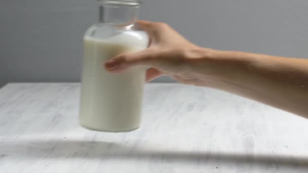 Fresh dairy products.Milk and cottage cheese. - Imágenes, Vídeo