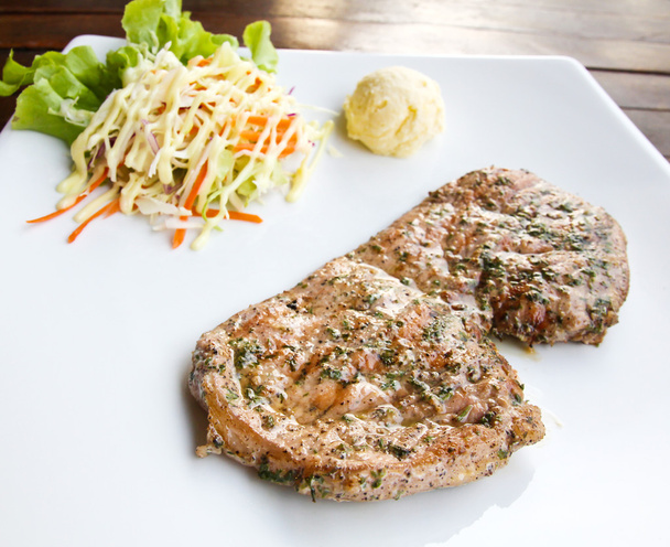 grillezett steaket és zöldségek - Fotó, kép