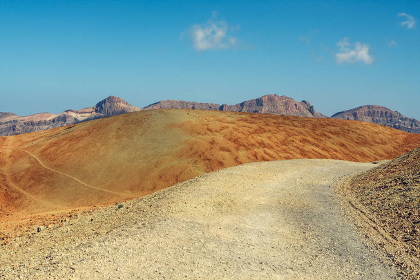 пешеходная тропа к вершине к песчаной Монтане Бланка
  - Фото, изображение