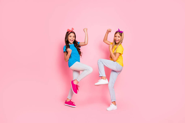 Full size photo of cheerful kids scream yeah have aims fortune wear pants trousers headbands isolated over pink background - Foto, Imagem