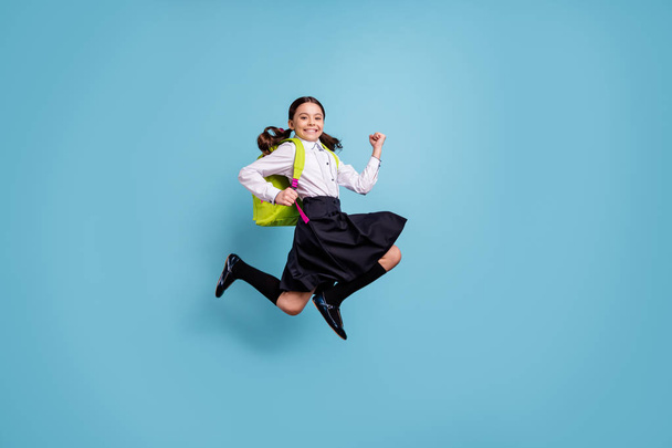 Full size photo of crazy school lady rush classroom see friends 1 september autumn wear white shirt skirt suit isolated blue background - Foto, imagen