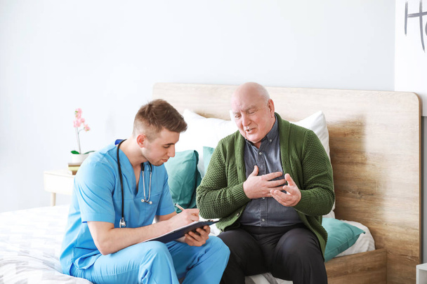 Medical worker with senior man in nursing home - Fotografie, Obrázek