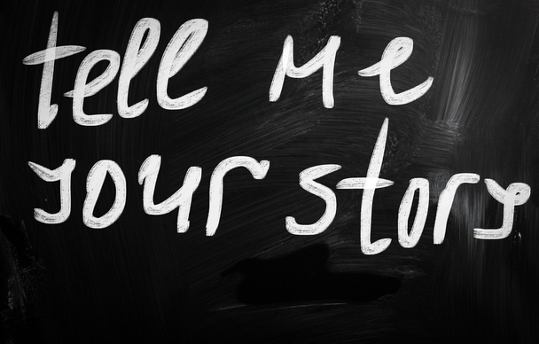 "Tell me your story" handwritten with white chalk on a blackboar - Foto, Bild