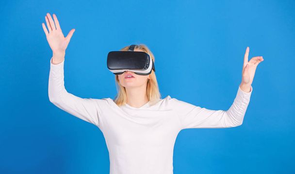 Young woman using a virtual reality headset. Woman enjoying cyber fun experience in vr. Woman with virtual reality headset. Future. - Foto, afbeelding