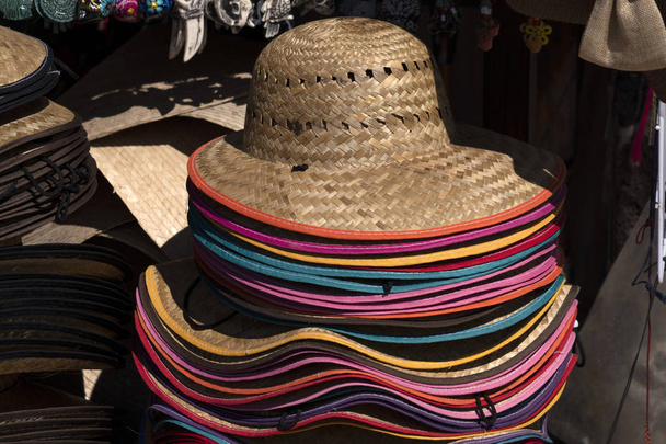 メキシコでの販売のための多くの帽子 - 写真・画像