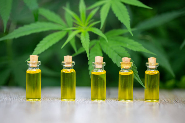 Конопляна олія, медичні продукти марихуани, включаючи листя конопель, c
 - Фото, зображення
