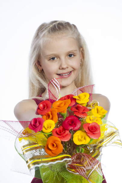 Beautiful girl with bouquet - Foto, afbeelding