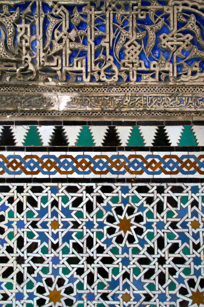 Seville (İspanya). Alcazar Seville içinde eski seramik geometrik tasarım - Fotoğraf, Görsel