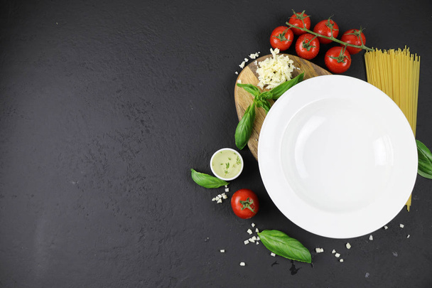 Mockup plate. Italian composition with tomato, pasta and basil - Foto, immagini