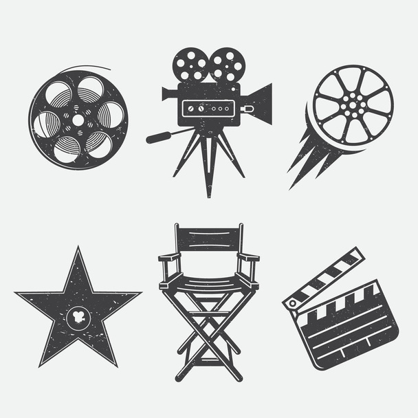 Verschillende iconen voor film en productie in vintage stijl. Film camera, Star Award, film klepel, camera, klosje, Cine-film en regisseur fauteuil. - Vector, afbeelding