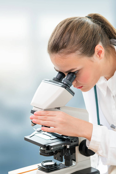 Scientist researcher uses microscope in laboratory - Foto, Imagen