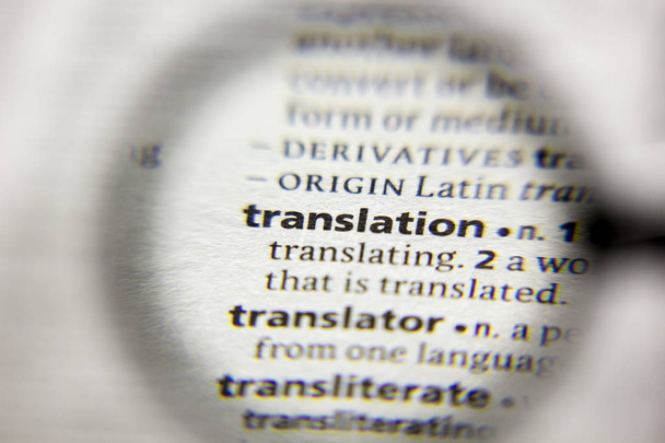 Η λέξη ή η φράση μετάφραση σε ένα λεξικό. - Φωτογραφία, εικόνα