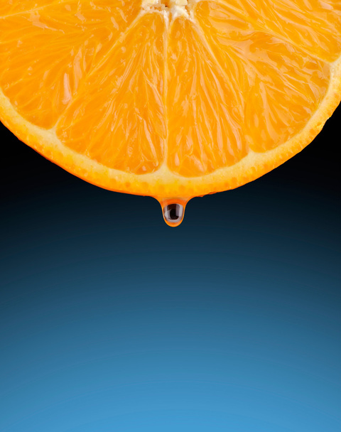 Orange Slice with a Drop of Juice - Фото, зображення