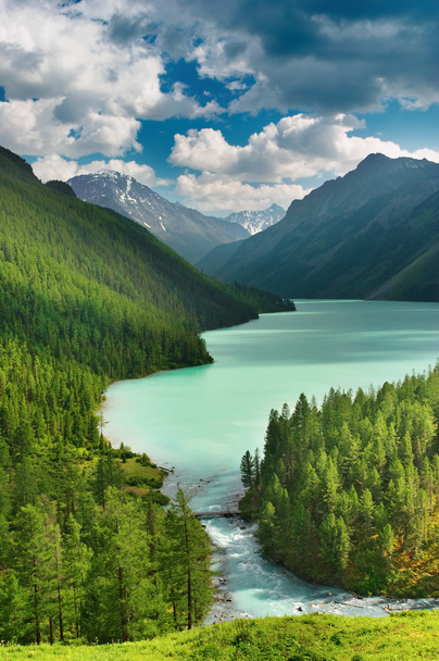 schöner türkisfarbener See im Altai-Gebirge - Foto, Bild