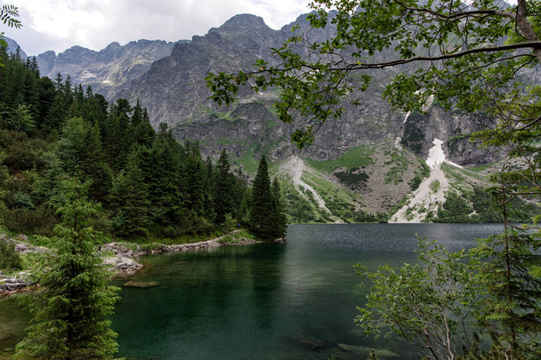 Kis Mountains-tó Morskie Oko. Tátrai Nemzeti Park, Lengyelország.  - Fotó, kép