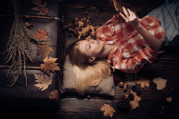 Surprise woman playing with leaves and looking at camera. Beautiful sensual blonde playing with leaves. Autumn concept. Sweet young woman playing with leaves and looks very sensually. Having fun. - Fotografie, Obrázek