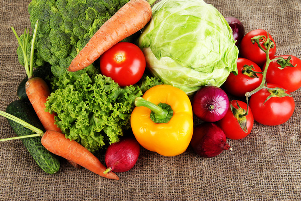 Fresh vegetables on burlap background - Foto, Imagen