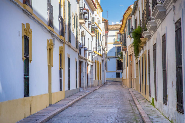 Ruas e casas de Córdoba, Espanha
 - Foto, Imagem