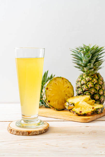 fresh pineapple juice - Foto, immagini