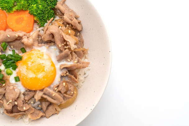 donburi, pork rice bowl with onsen egg and vegetable - Zdjęcie, obraz