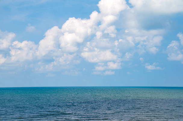 Open Sky Day in de zeegezicht-weergave met de prachtige Cloud in SL - Foto, afbeelding
