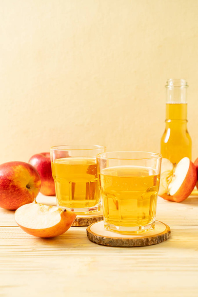 Apple juice with red apples fruits - Zdjęcie, obraz