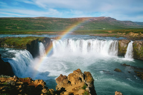 Водопад Годафосс на севере Исландии. - Фото, изображение