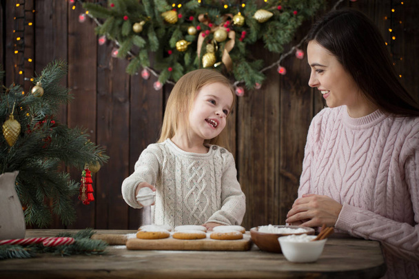 mother and daughter make christmas cookies - Valokuva, kuva