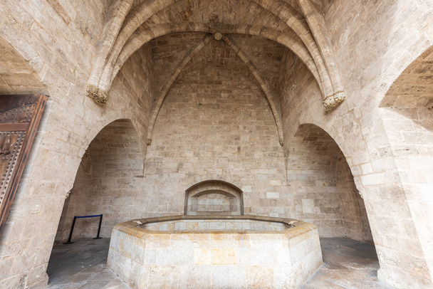 バレンシア、スペインの要塞のゴシック様式の建築 - 写真・画像