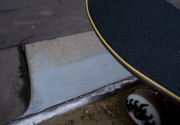 Skateboard nad rampě - Fotografie, Obrázek