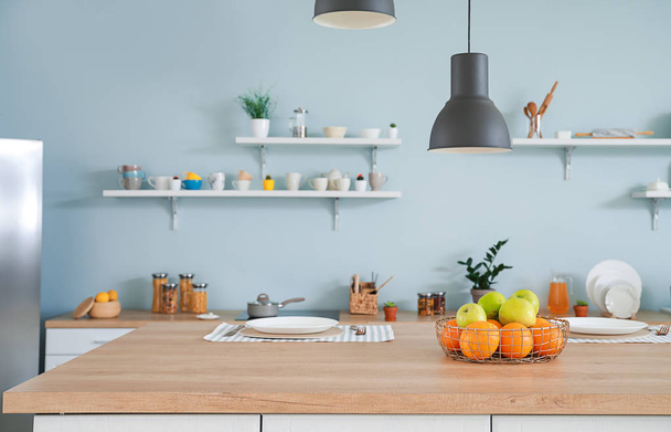 A modern, kényelmes konyha belső tere - Fotó, kép