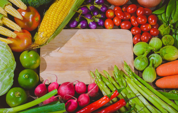 Fondo de alimentos frescos sabrosos y saludables verduras varis son o
 - Foto, imagen