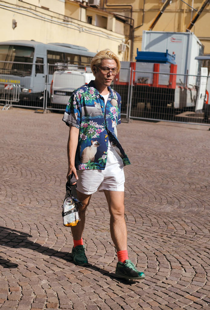 italien florenz fashion week männer frühjahr / sommer 2020 street snap - Foto, Bild