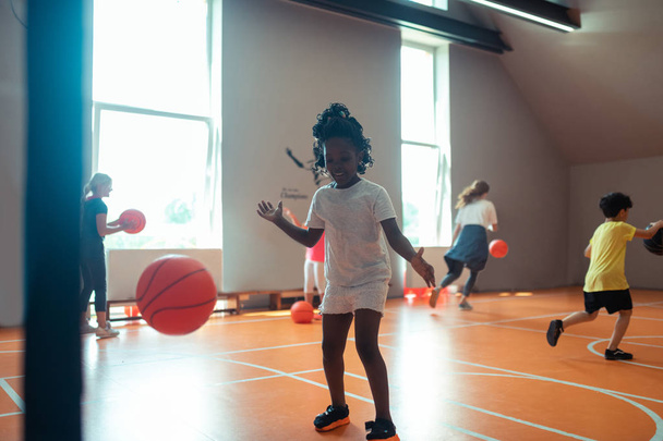 Children exercising with basketballs during sports class. - Φωτογραφία, εικόνα