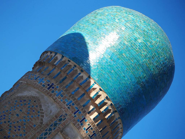 λεπτομέρεια του μπλε και τιρκουάζ ψηφιδωτό ενός μιναρέ από Char Minor, Bukhara - Φωτογραφία, εικόνα