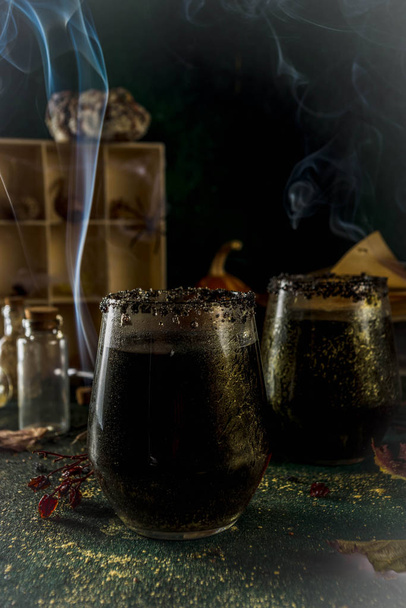 Halloween Witches Brew Black Sangria - Фото, зображення