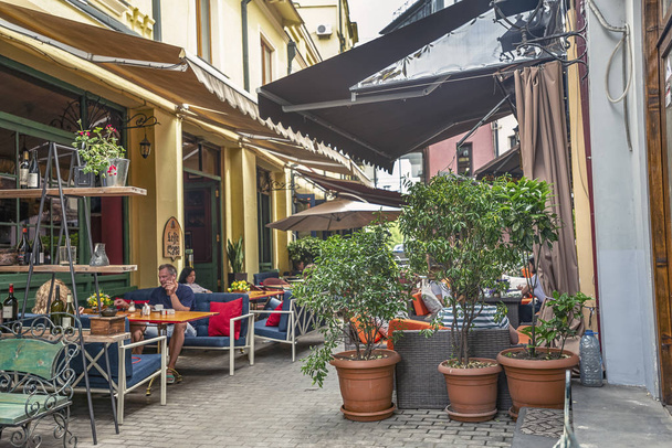 05 / 02 / 2019 Tbilisi, Geórgia, rua tranquila do velho Tbilisi com restaurantes e cafés
 - Foto, Imagem