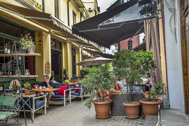 05 / 02 / 2019 Tbilisi, Geórgia, rua tranquila do velho Tbilisi com restaurantes e cafés
 - Foto, Imagem