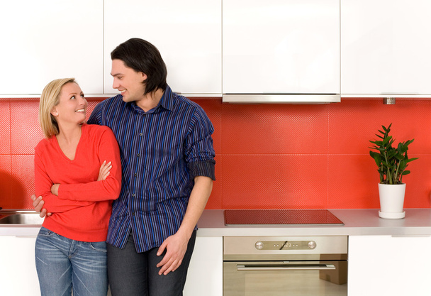 Couple hugging in kitchen - Zdjęcie, obraz
