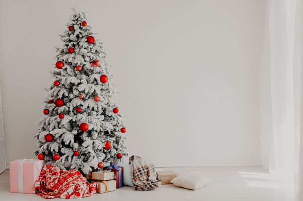 Karácsony ünnepek új év családi ünnepek díszítő fa. - Fotó, kép
