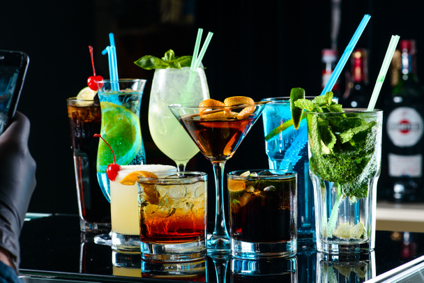 Klassischer Cocktail in einer kubanischen Bar - Foto, Bild