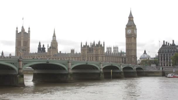 Big ben, a Westminster-híd és a Parlament háza Londonban, Nagy-Britannia, uk, Egyesült Királyság, október 2011 - Felvétel, videó