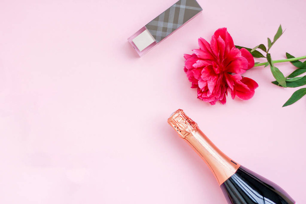 festive layout girls, a bottle of champagne, cosmetics, red flow - Photo, Image