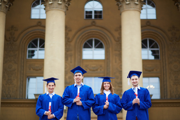 studenten met een diploma 's - Foto, afbeelding