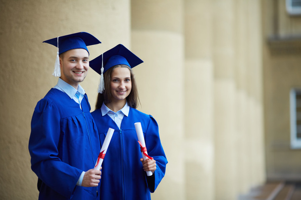 Friends with diplomas - Foto, afbeelding