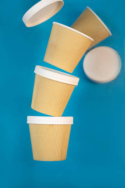 Eco friendly disposable paper cups - Foto, imagen