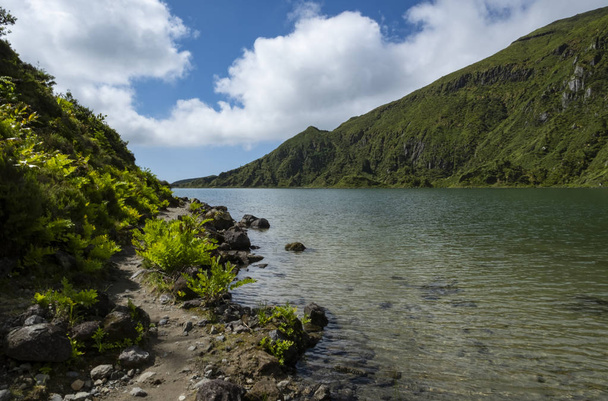 Vista da Lagoa do Fogo ou Lago de Fogo em São Miguel, Açores, Portugal
 - Foto, Imagem